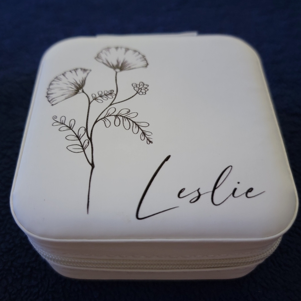 Travel Jewelry Box And Organizer In White Leather With Zipper
